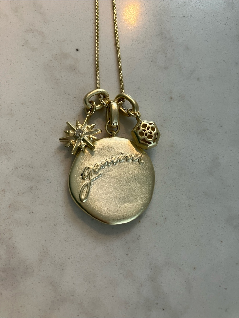 Kendra Scott Gemini Zodiac Charm Necklace Set - Gold (Never Worn) - Picture 6 of 8
